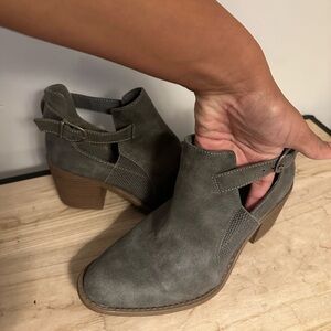 Grey closed toe wedge/heel size 8